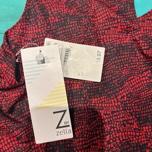 A medium size sports bra Z by Zella brand new with tags attached